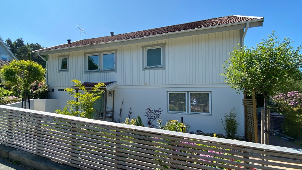 Måste en trädgård matcha sitt hus, eller måste huset matcha sin trädgård?